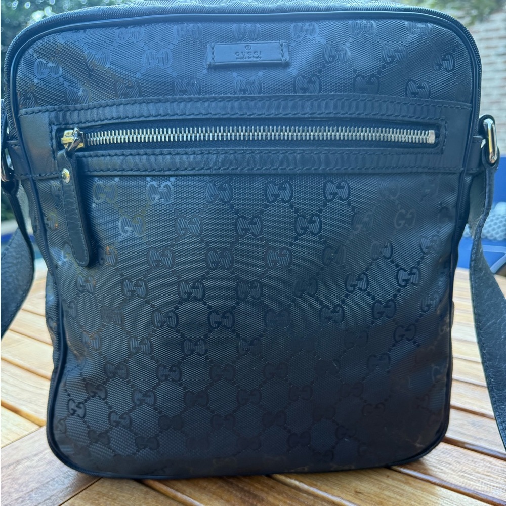 Gucci ๐ฅ EUC messenger bag authentic super clean nicest one online w/ dustbag - Picture 15 of 17